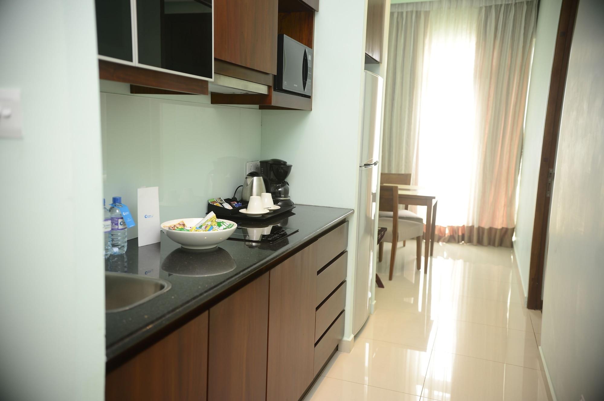 Ocean Edge Suites & Hotel Colombo Exterior photo