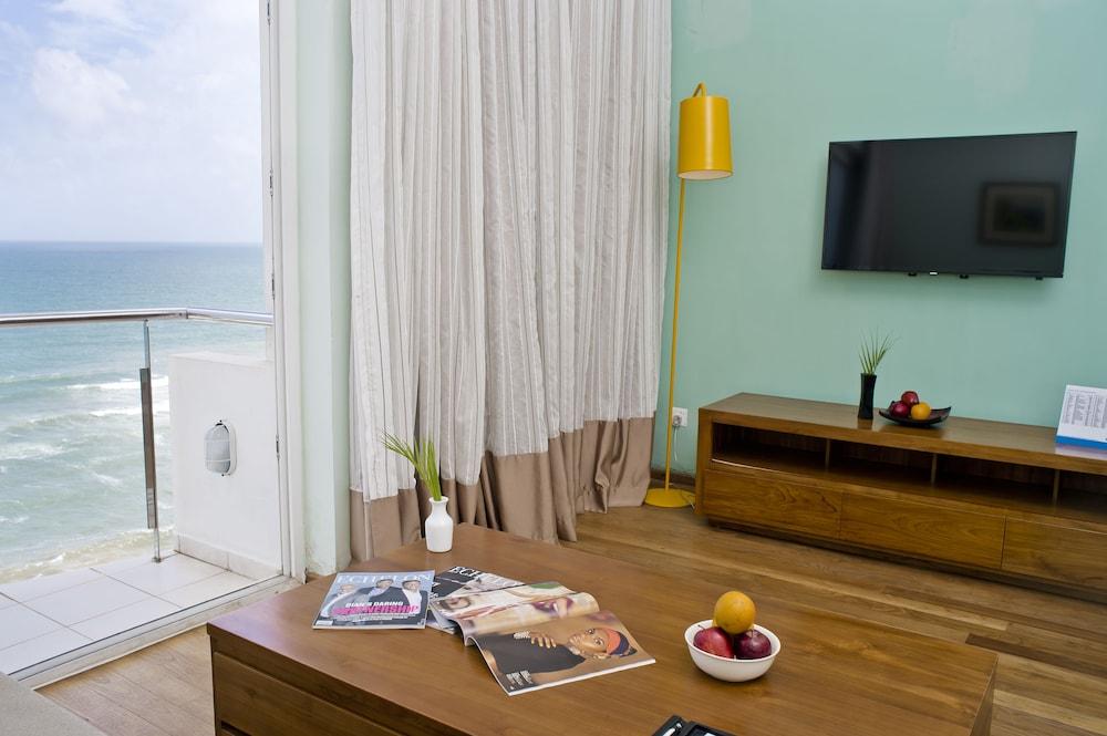 Ocean Edge Suites & Hotel Colombo Exterior photo