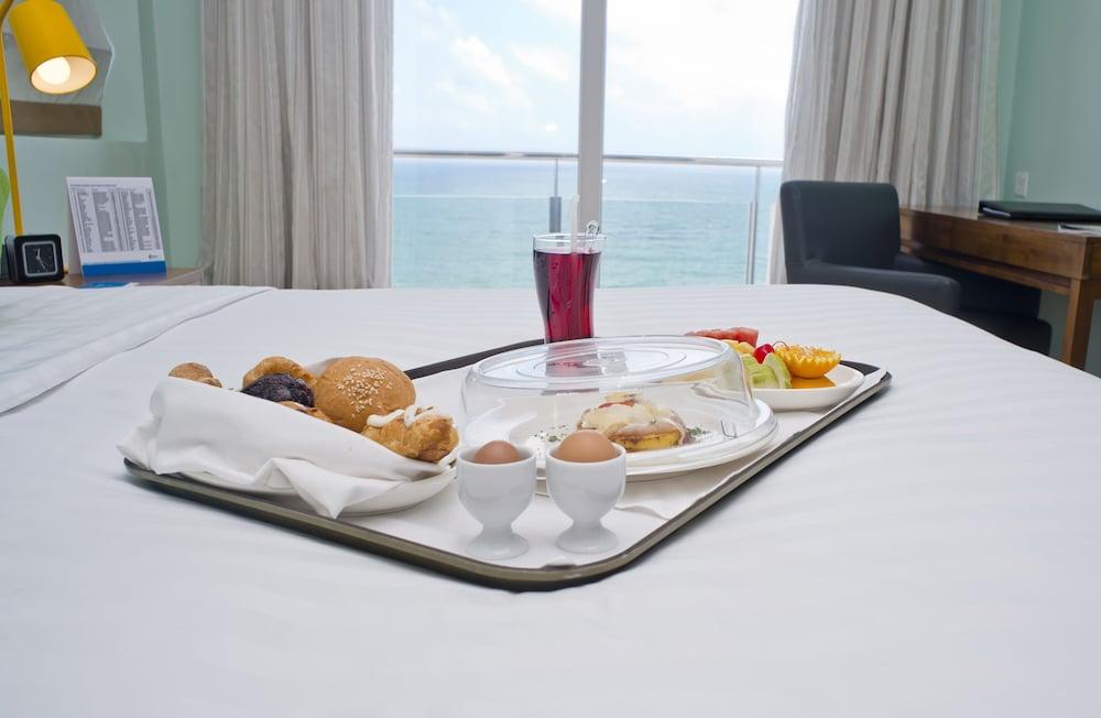 Ocean Edge Suites & Hotel Colombo Exterior photo
