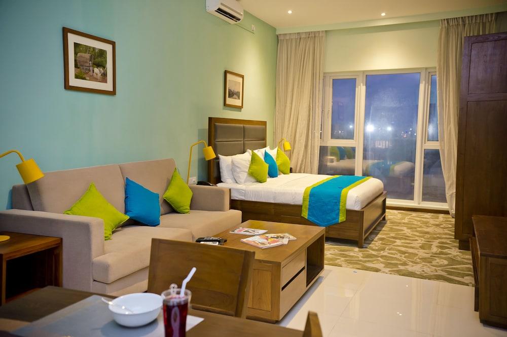 Ocean Edge Suites & Hotel Colombo Exterior photo