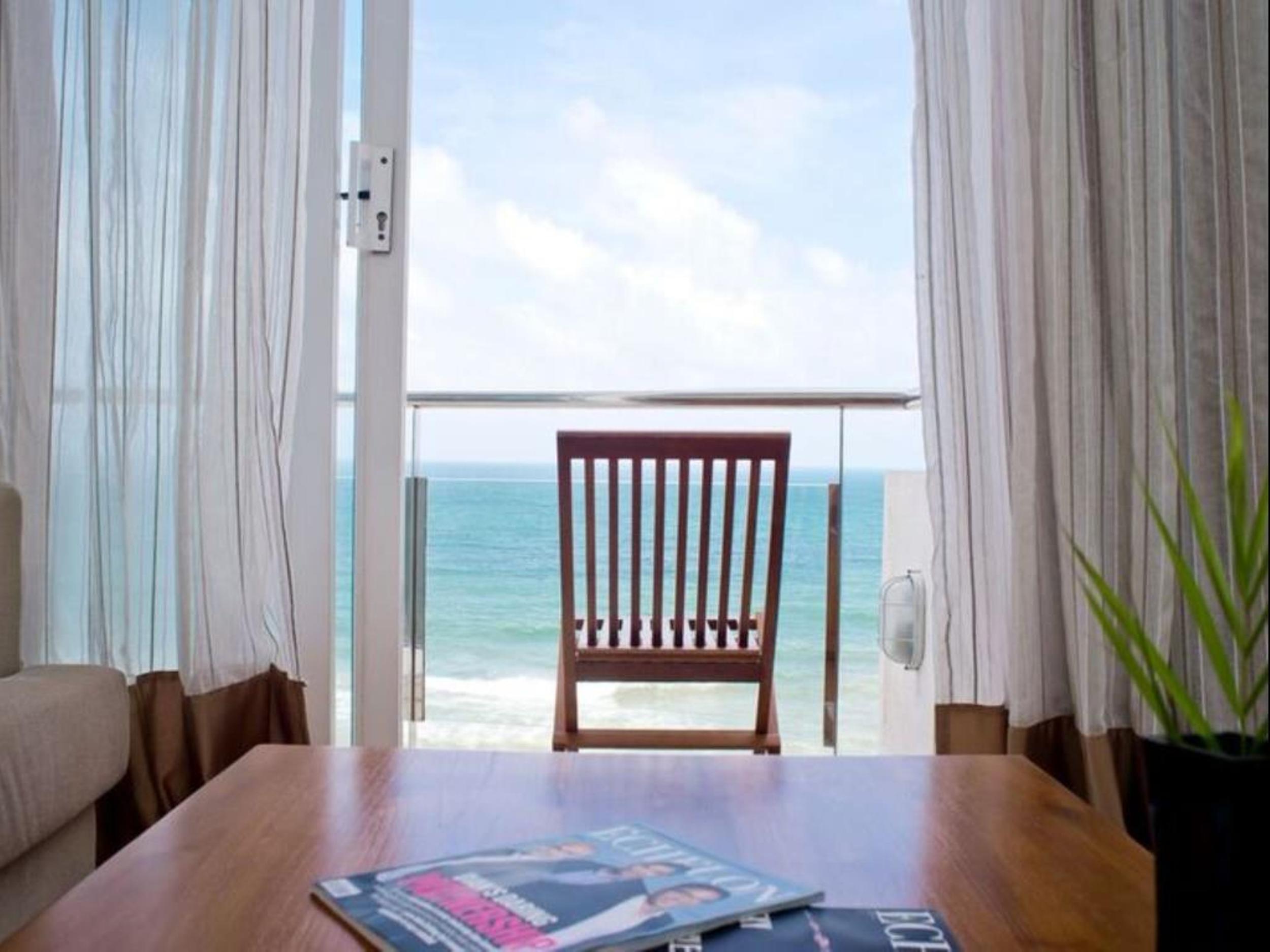 Ocean Edge Suites & Hotel Colombo Exterior photo