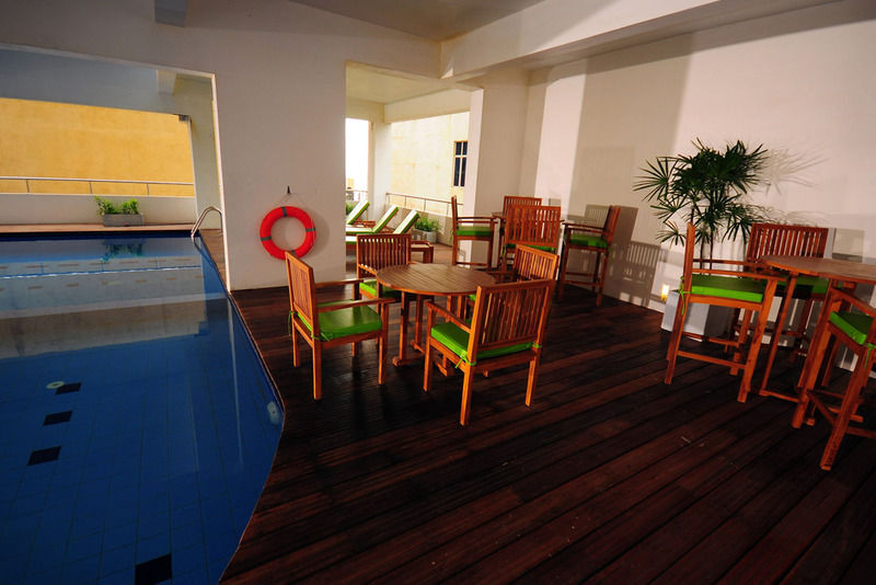 Ocean Edge Suites & Hotel Colombo Exterior photo