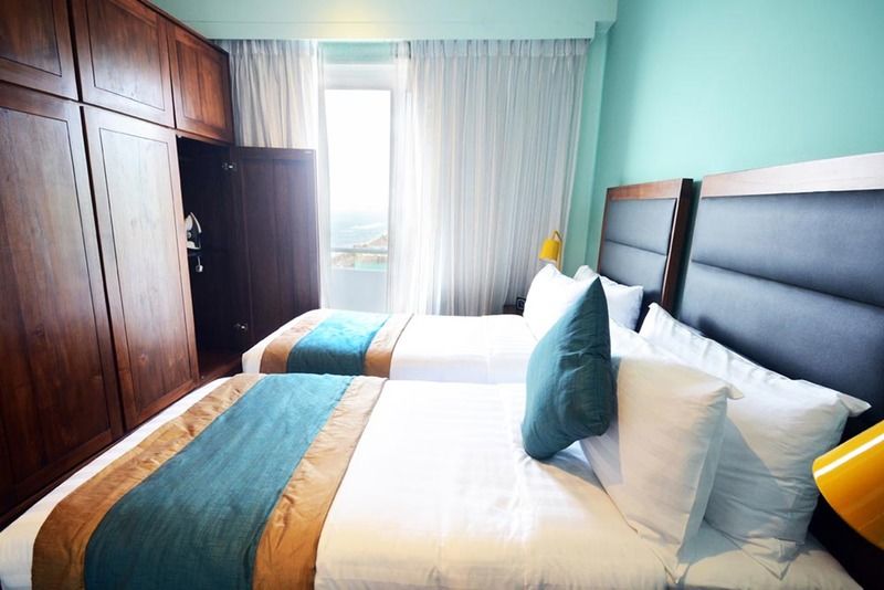 Ocean Edge Suites & Hotel Colombo Exterior photo