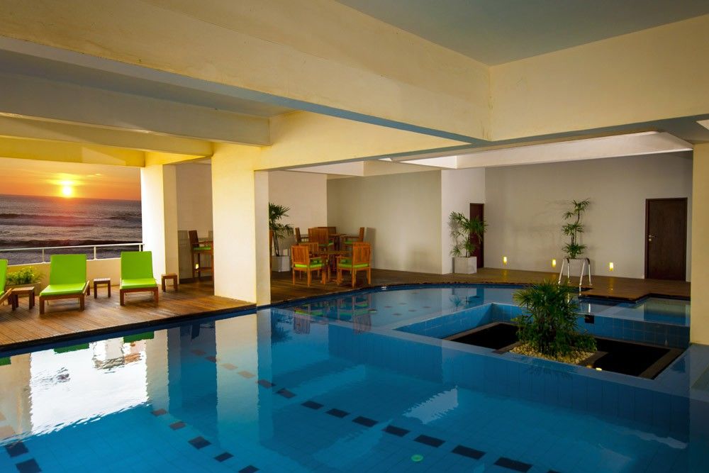 Ocean Edge Suites & Hotel Colombo Exterior photo
