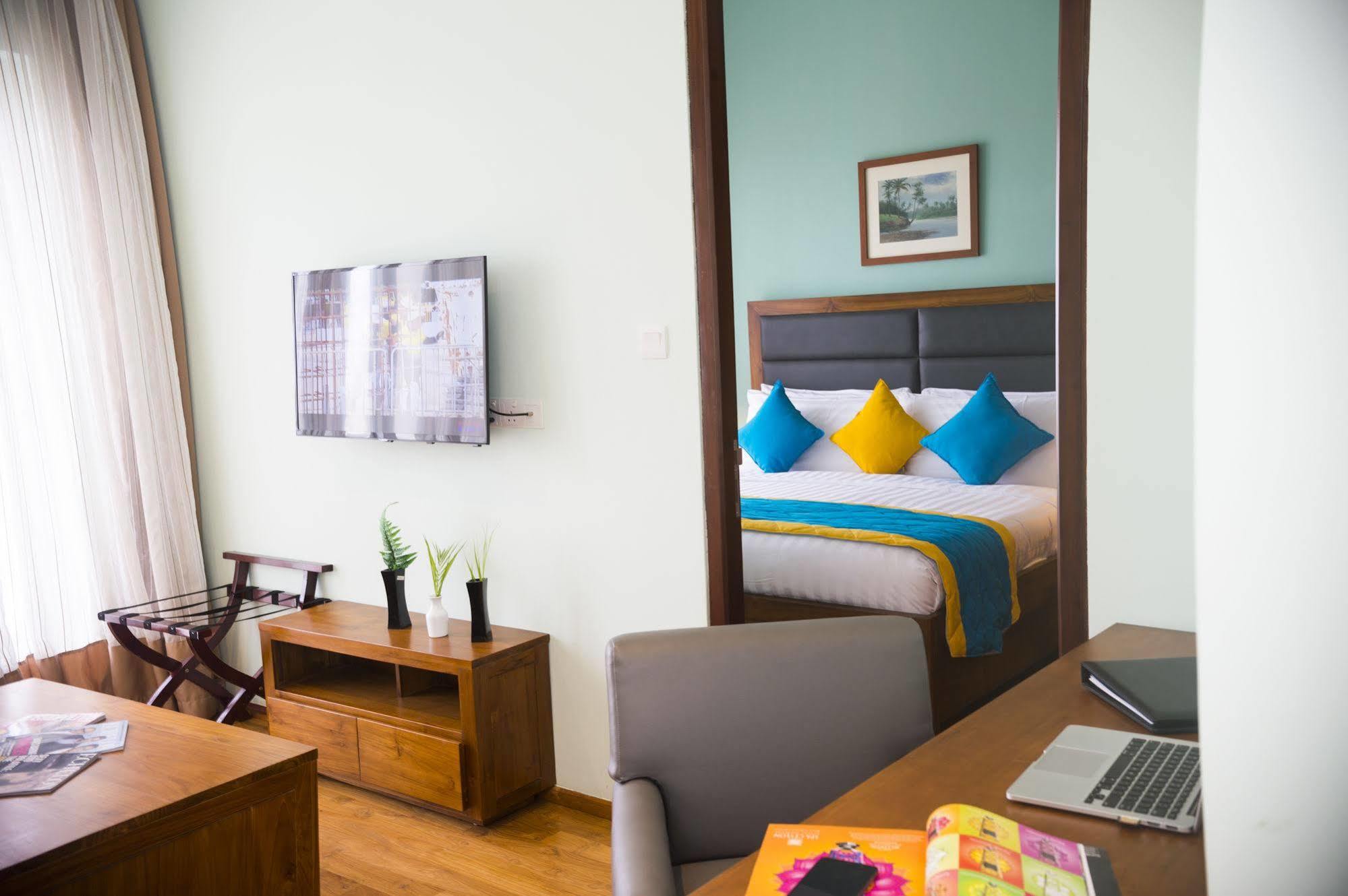 Ocean Edge Suites & Hotel Colombo Exterior photo