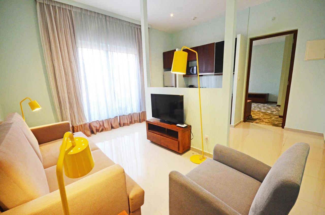 Ocean Edge Suites & Hotel Colombo Exterior photo