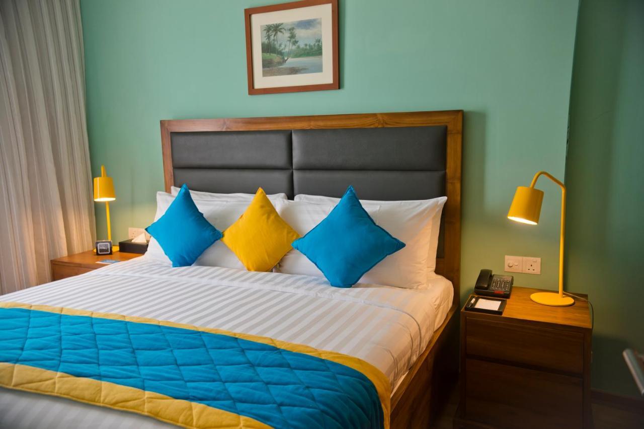 Ocean Edge Suites & Hotel Colombo Exterior photo